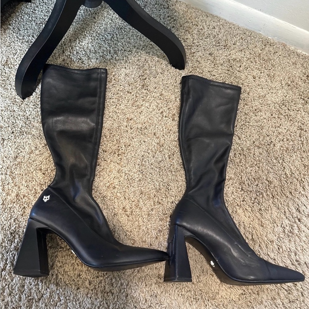 Women’s boots 8.5 naked wolf